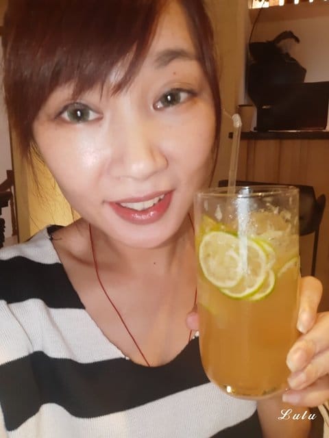 台北住宿推薦。享住旅店-台北火車站。住宿送免費飲料卷。交通便利，機能性佳。頂樓到附設艾澤拉斯浪人吧台北店（小酒吧），小酌放鬆後再回房間休息。麵包自動販賣機