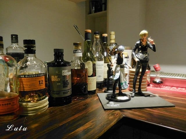 台北住宿推薦。享住旅店-台北火車站。住宿送免費飲料卷。交通便利，機能性佳。頂樓到附設艾澤拉斯浪人吧台北店（小酒吧），小酌放鬆後再回房間休息。麵包自動販賣機