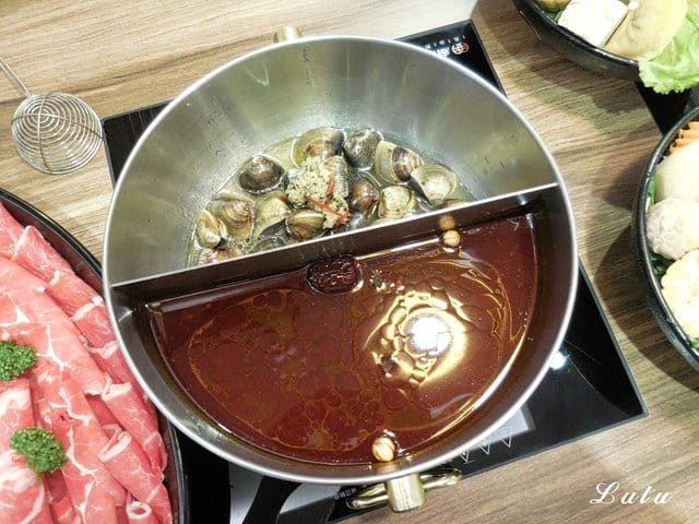 雙人大胃王套餐（50oz）只要NT$1699，挑戰成功現折NT$500。瀧厚鍋物景平店。中和火鍋推薦。打卡加價NT$99吃世界頂級和牛