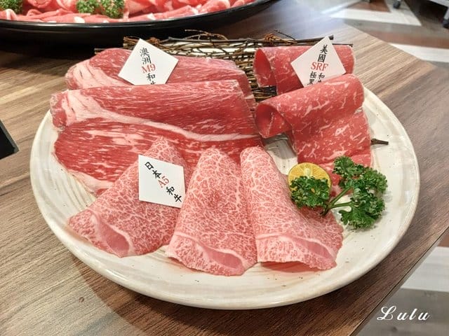 雙人大胃王套餐（50oz）只要NT$1699，挑戰成功現折NT$500。瀧厚鍋物景平店。中和火鍋推薦。打卡加價NT$99吃世界頂級和牛