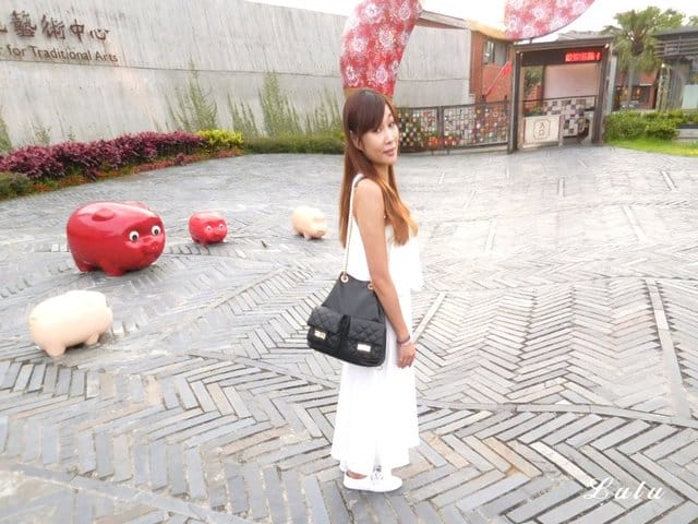 Applie fashion shop 抱我一下超軟菱格機能性三用包。質感實用包包推薦。平價美包。肩背、側背、手拿，三用包包。容量大，間隔仔細，不需要再手忙腳亂找東西啦～