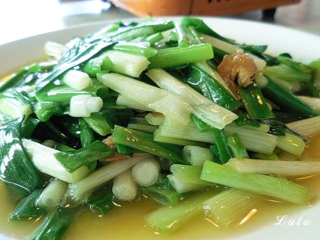 宜蘭美食推薦。宜蘭蘆花雞料理餐廳。碳烤蘆花雞＆哈密瓜雞湯。獨特醬汁，提味更提鮮。肉質鮮美，口感紮實，不乾柴