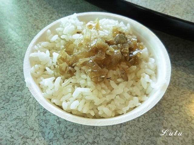 宜蘭美食推薦。宜蘭蘆花雞料理餐廳。碳烤蘆花雞＆哈密瓜雞湯。獨特醬汁，提味更提鮮。肉質鮮美，口感紮實，不乾柴