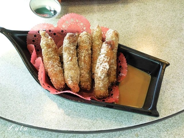 宜蘭美食推薦。宜蘭蘆花雞料理餐廳。碳烤蘆花雞＆哈密瓜雞湯。獨特醬汁，提味更提鮮。肉質鮮美，口感紮實，不乾柴