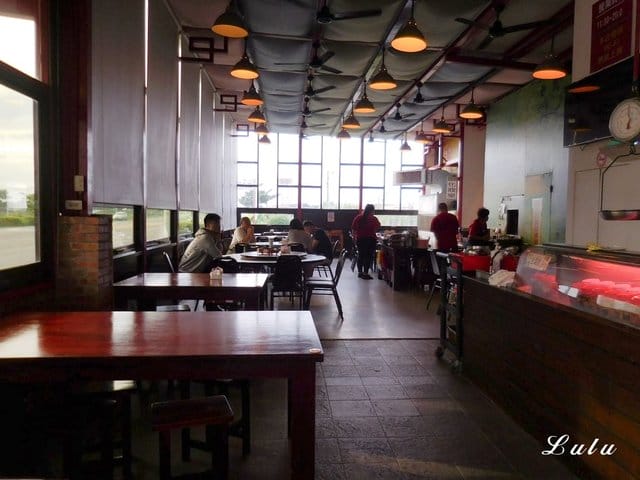 宜蘭美食推薦。宜蘭蘆花雞料理餐廳。碳烤蘆花雞＆哈密瓜雞湯。獨特醬汁，提味更提鮮。肉質鮮美，口感紮實，不乾柴