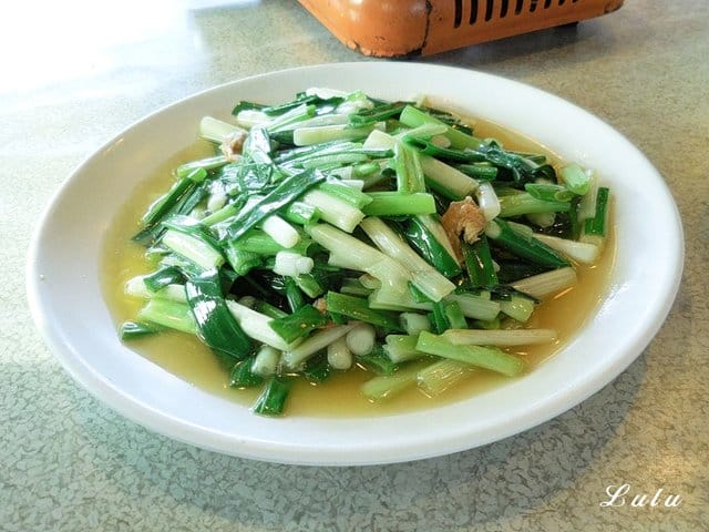 宜蘭美食推薦。宜蘭蘆花雞料理餐廳。碳烤蘆花雞＆哈密瓜雞湯。獨特醬汁，提味更提鮮。肉質鮮美，口感紮實，不乾柴