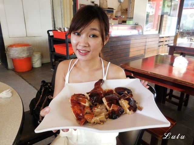宜蘭美食推薦。宜蘭蘆花雞料理餐廳。碳烤蘆花雞＆哈密瓜雞湯。獨特醬汁，提味更提鮮。肉質鮮美，口感紮實，不乾柴