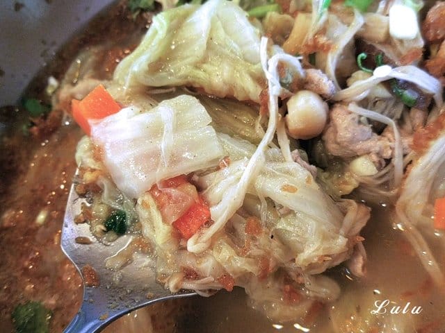 宜蘭美食推薦。宜蘭蘆花雞料理餐廳。碳烤蘆花雞＆哈密瓜雞湯。獨特醬汁，提味更提鮮。肉質鮮美，口感紮實，不乾柴