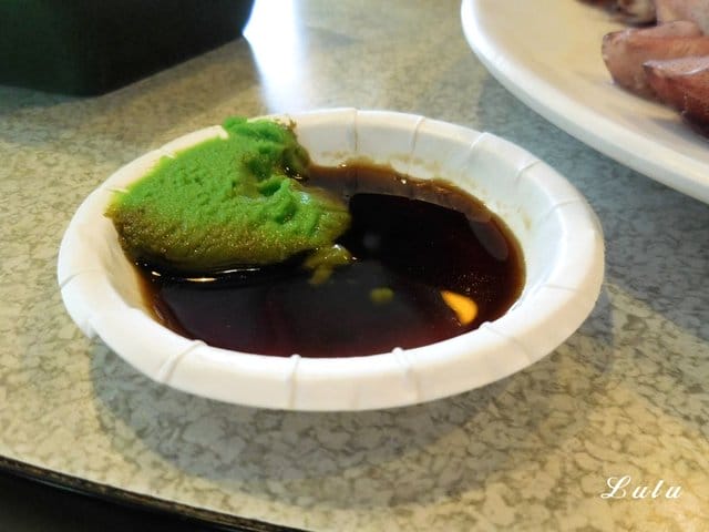 宜蘭美食推薦。宜蘭蘆花雞料理餐廳。碳烤蘆花雞＆哈密瓜雞湯。獨特醬汁，提味更提鮮。肉質鮮美，口感紮實，不乾柴