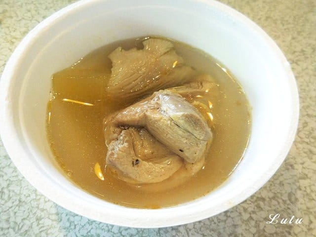 宜蘭美食推薦。宜蘭蘆花雞料理餐廳。碳烤蘆花雞＆哈密瓜雞湯。獨特醬汁，提味更提鮮。肉質鮮美，口感紮實，不乾柴