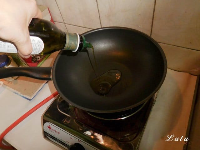 義大利原裝進口。特級初榨橄欖油。用 EXTRA VIRGIN OLIVE OIL 為你的健康做把關。橄欖油簡單料理