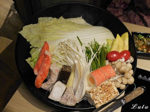 台灣火鍋第一品牌。肉多多火鍋景美店。沒吃過肉多多別說你吃過最好吃火鍋。生日節慶，朋友聚會最佳首選。貼心服務，媲美星級餐廳
