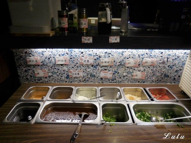 台灣火鍋第一品牌。肉多多火鍋景美店。沒吃過肉多多別說你吃過最好吃火鍋。生日節慶，朋友聚會最佳首選。貼心服務，媲美星級餐廳