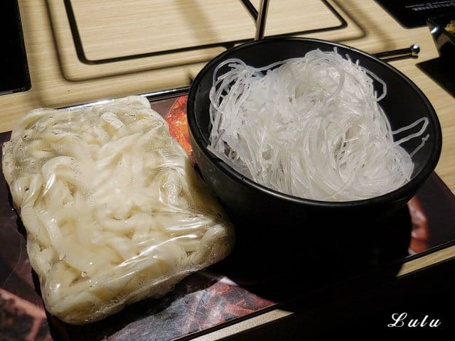 台灣火鍋第一品牌。肉多多火鍋景美店。沒吃過肉多多別說你吃過最好吃火鍋。生日節慶，朋友聚會最佳首選。貼心服務，媲美星級餐廳