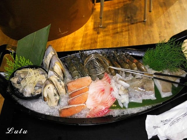 台灣火鍋第一品牌。肉多多火鍋景美店。沒吃過肉多多別說你吃過最好吃火鍋。生日節慶，朋友聚會最佳首選。貼心服務，媲美星級餐廳