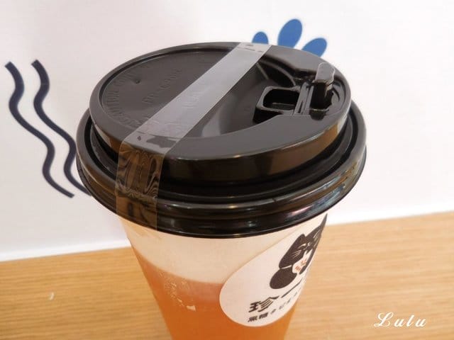 新竹手搖飲推薦。新竹珍一波。城隍廟美食推薦。熬煮3小時滾燙的波霸黑糖珍珠，隨著溫度變化，層次口感香Q軟