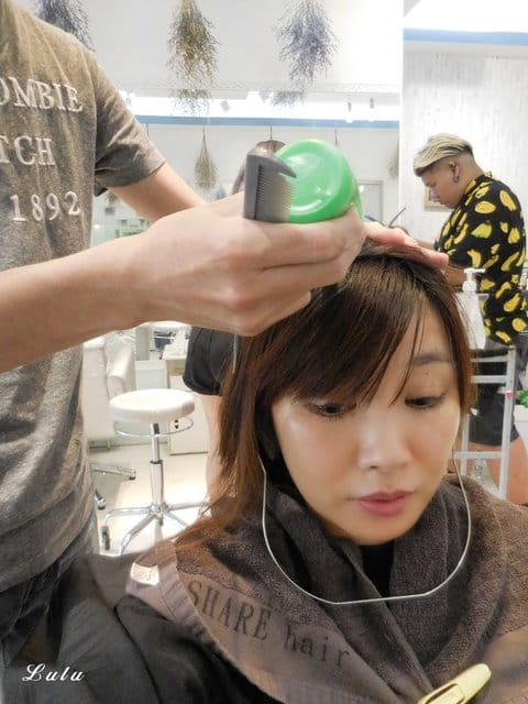 板橋美髮推薦。分享髮藝NO.2 Share Hair Salon。細心耐心的設計師Woody，讓我分段的髮色，恢復一致。呈現亮麗髮感，而且回家好整理