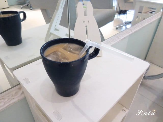 板橋美髮推薦。分享髮藝NO.2 Share Hair Salon。細心耐心的設計師Woody，讓我分段的髮色，恢復一致。呈現亮麗髮感，而且回家好整理