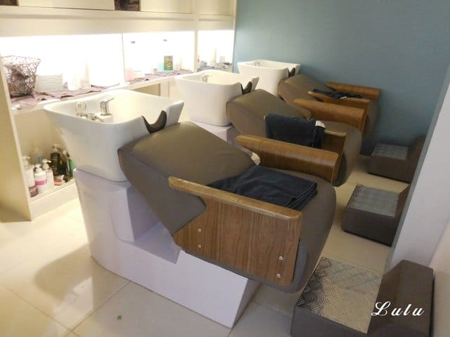 板橋美髮推薦。分享髮藝NO.2 Share Hair Salon。細心耐心的設計師Woody，讓我分段的髮色，恢復一致。呈現亮麗髮感，而且回家好整理