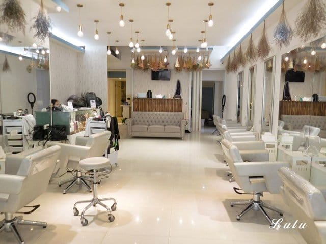 板橋美髮推薦。分享髮藝NO.2 Share Hair Salon。細心耐心的設計師Woody，讓我分段的髮色，恢復一致。呈現亮麗髮感，而且回家好整理
