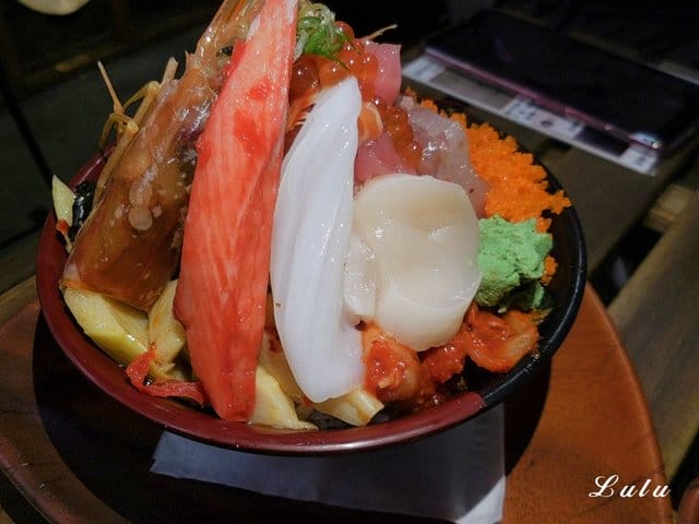 新竹平價美食推薦。山口刺身ま丼飯專賣店#東門市場美食#新竹美食#日本料理。食材新鮮嚴選，用心研發的平價日式料理丼飯