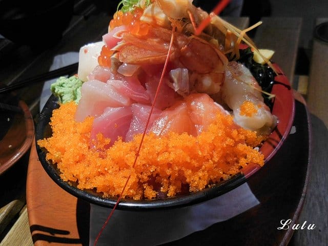 新竹平價美食推薦。山口刺身ま丼飯專賣店#東門市場美食#新竹美食#日本料理。食材新鮮嚴選，用心研發的平價日式料理丼飯