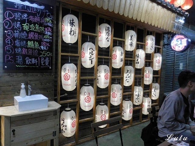 新竹平價美食推薦。山口刺身ま丼飯專賣店#東門市場美食#新竹美食#日本料理。食材新鮮嚴選，用心研發的平價日式料理丼飯