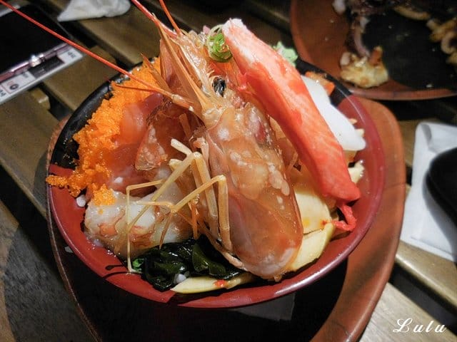 新竹平價美食推薦。山口刺身ま丼飯專賣店#東門市場美食#新竹美食#日本料理。食材新鮮嚴選，用心研發的平價日式料理丼飯