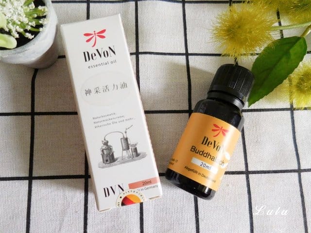 如何調和精油與基底油，做居家精油保養。DeVoN 德氛 100%天然精油（神采油）20ml＆荷荷芭精華油100ml。用天然的精油香氛，寵愛全身肌膚