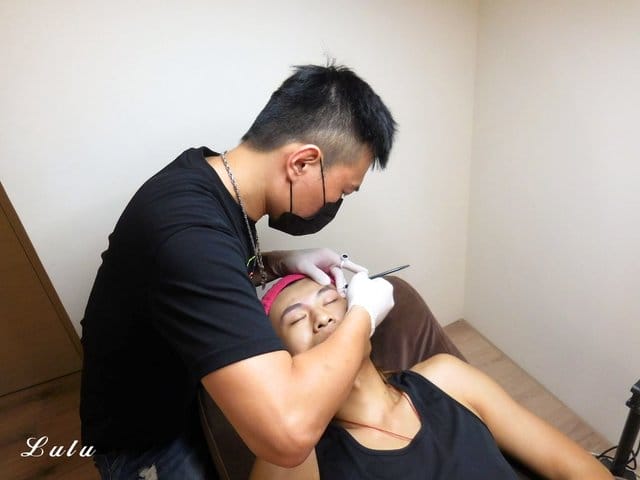 台北中山【CHI NI AI美學】韓式半永久定妝。睡醒立馬擁有自然眉型。仿真絲霧眉。韓式霧眉／紋眼線／ 水潤紋唇／ 紋髮際線推薦。林森北路。捷運松江南京站