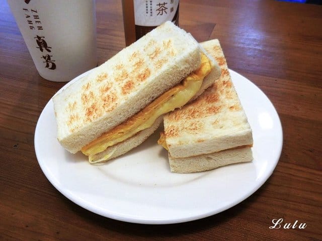 真芳碳烤吐司·紅茶牛奶 台北信義店。台北必吃十大早午餐。食材新鮮嚴選，美味自然呈現