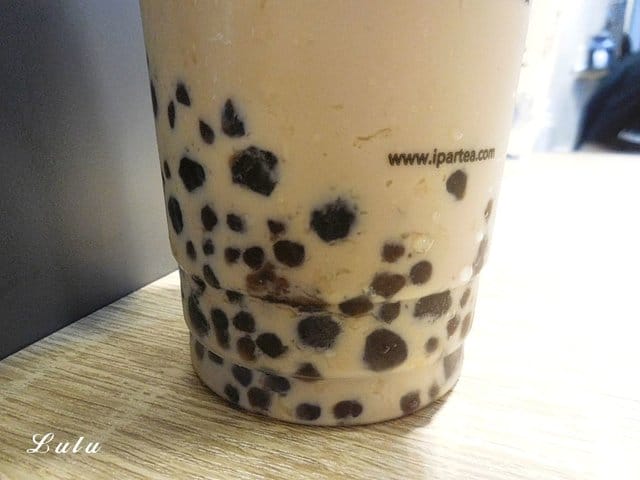 2019奶茶節。半熟奶茶怎能缺席！？#茶聚茗品新莊幸福店。使用100％台灣原產茶葉。新鮮現泡，手作好茶。喝的到茶香，健康養生的手搖飲品。超推：皇晶奶茶，當頂級奶茶遇上微甜焦糖布丁金黃晶球