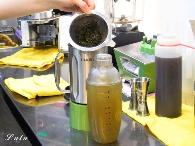 2019奶茶節。半熟奶茶怎能缺席！？#茶聚茗品新莊幸福店。使用100％台灣原產茶葉。新鮮現泡，手作好茶。喝的到茶香，健康養生的手搖飲品。超推：皇晶奶茶，當頂級奶茶遇上微甜焦糖布丁金黃晶球