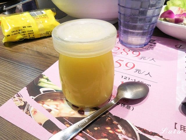 中和吃到飽火鍋。食尚吃到飽涮涮鍋。食材新鮮，季節時蔬、火鍋料、甜品水果、冰淇淋、滷肉飯、鴨血、飲料吧，無限量供應，另外提供6種肉品任點吃到飽。湯底選擇多樣化。用餐限時90分鐘