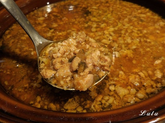 中和吃到飽火鍋。食尚吃到飽涮涮鍋。食材新鮮，季節時蔬、火鍋料、甜品水果、冰淇淋、滷肉飯、鴨血、飲料吧，無限量供應，另外提供6種肉品任點吃到飽。湯底選擇多樣化。用餐限時90分鐘