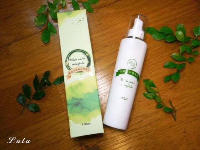 森純萃台灣野蓮保濕嫩白精華露＆森純萃台灣野蓮保濕嫩白精華乳液。夏季使用起來，保濕清爽、不黏膩的亮白保養產品推薦。台灣MIT製造