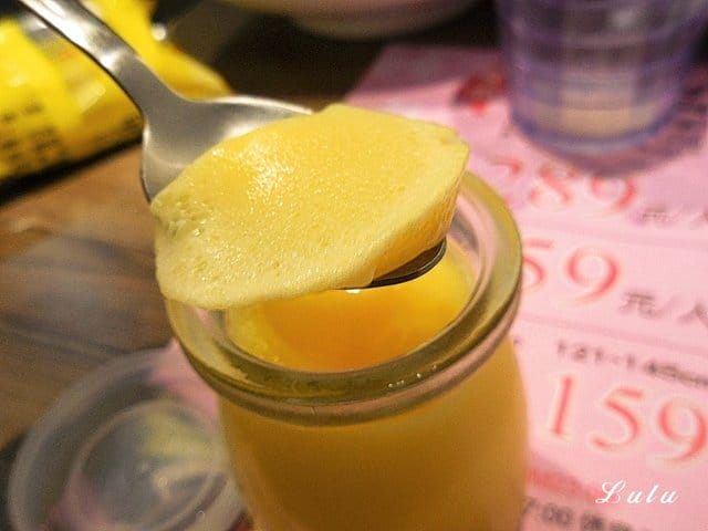 中和吃到飽火鍋。食尚吃到飽涮涮鍋。食材新鮮，季節時蔬、火鍋料、甜品水果、冰淇淋、滷肉飯、鴨血、飲料吧，無限量供應，另外提供6種肉品任點吃到飽。湯底選擇多樣化。用餐限時90分鐘