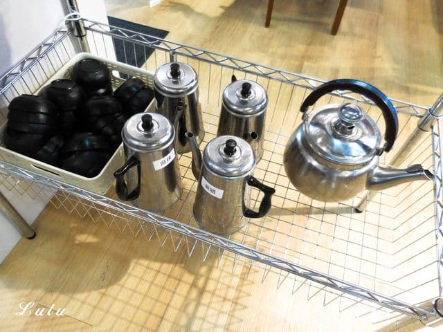 中和吃到飽火鍋。食尚吃到飽涮涮鍋。食材新鮮，季節時蔬、火鍋料、甜品水果、冰淇淋、滷肉飯、鴨血、飲料吧，無限量供應，另外提供6種肉品任點吃到飽。湯底選擇多樣化。用餐限時90分鐘