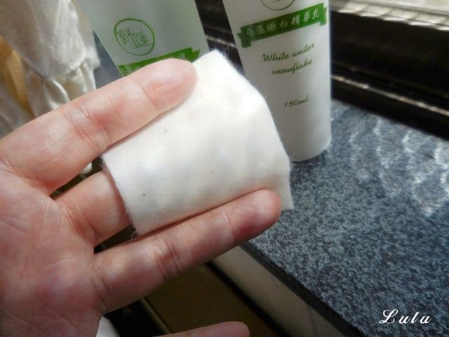 森純萃台灣野蓮保濕嫩白精華露＆森純萃台灣野蓮保濕嫩白精華乳液。夏季使用起來，保濕清爽、不黏膩的亮白保養產品推薦。台灣MIT製造
