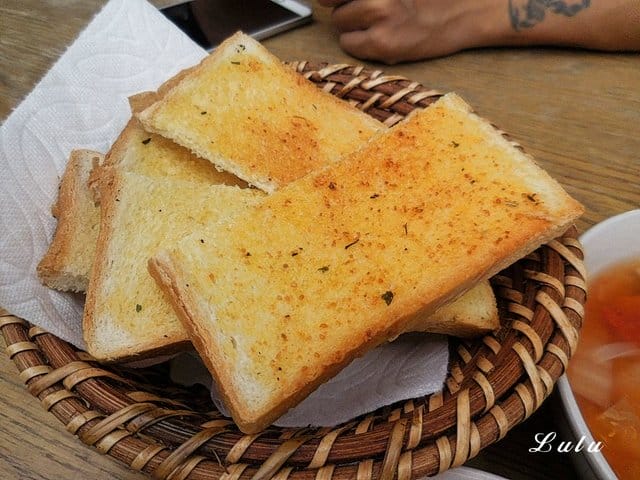 桃園美食餐廳推薦。#花園牛排。真空低溫烹調的舒肥料理。置身綠野仙蹤的夢幻餐廳。IG打卡/牛排/舒肥料理