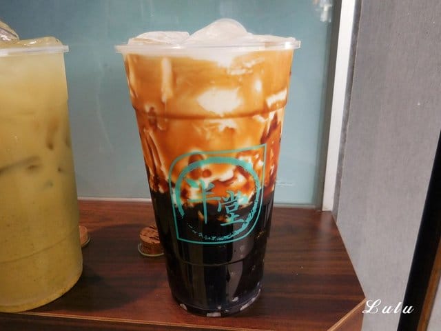 桃園楊梅手搖飲推薦。半堂。夏天到了，就該來點不一樣的創意手搖飲品。飲料界的夢幻逸品