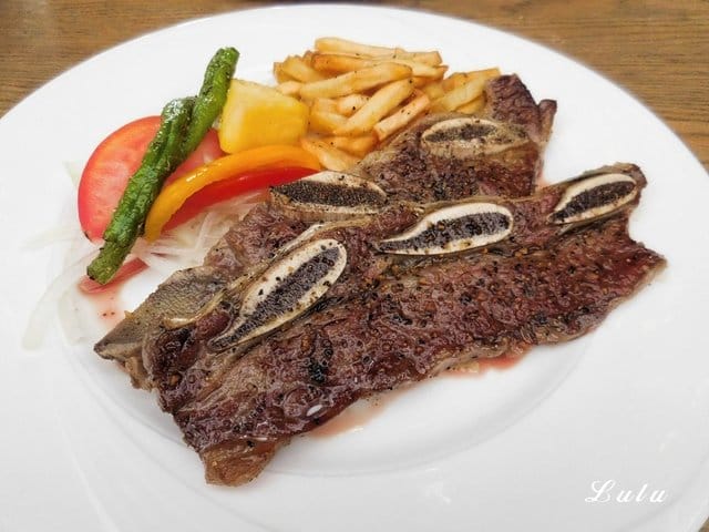 桃園美食餐廳推薦。#花園牛排。真空低溫烹調的舒肥料理。置身綠野仙蹤的夢幻餐廳。IG打卡/牛排/舒肥料理