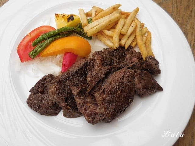 桃園美食餐廳推薦。#花園牛排。真空低溫烹調的舒肥料理。置身綠野仙蹤的夢幻餐廳。IG打卡/牛排/舒肥料理