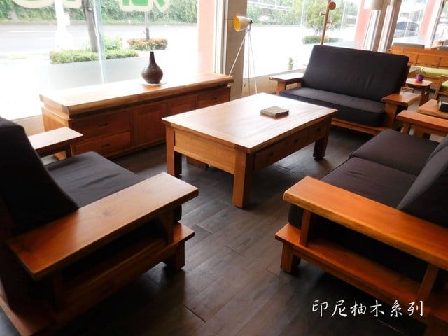 台中家具賣場推薦。丹比家具生活館。佔地1800坪的展示空間，只要你想得到的居家家具，通通可以找得到。客製化的服務，符合居家空間
