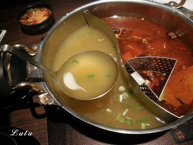 台灣火鍋第一品牌。肉多多火鍋桃園ATT站前店。沒吃過肉多多別說你吃過最好吃火鍋。貼心撥蝦服務，讓你吃蝦省去雙手味道的困擾