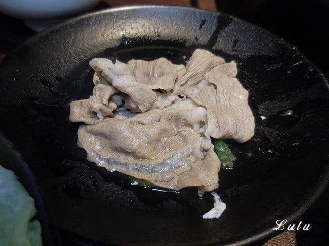 台灣火鍋第一品牌。肉多多火鍋桃園ATT站前店。沒吃過肉多多別說你吃過最好吃火鍋。貼心撥蝦服務，讓你吃蝦省去雙手味道的困擾
