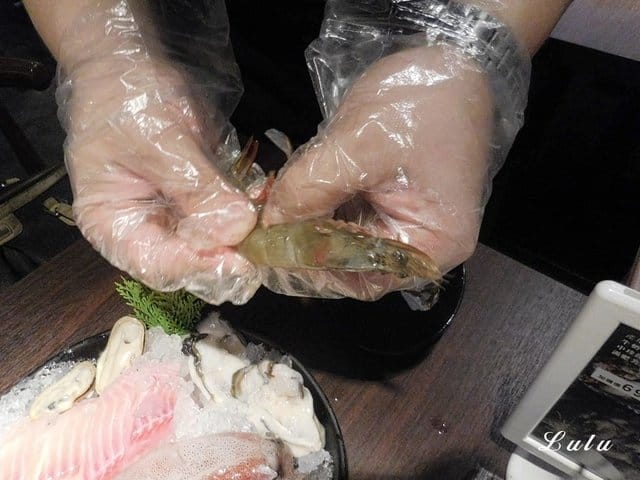 台灣火鍋第一品牌。肉多多火鍋桃園ATT站前店。沒吃過肉多多別說你吃過最好吃火鍋。貼心撥蝦服務，讓你吃蝦省去雙手味道的困擾
