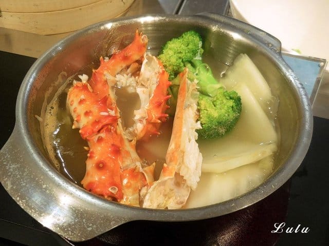 新竹Buffet推薦。晶豐百匯自助式吃到飽餐廳。超霸氣海鮮船。吃飽又吃巧。結合日、中、台式料理，精選菜色，生猛海鮮、現切生魚片吃到飽