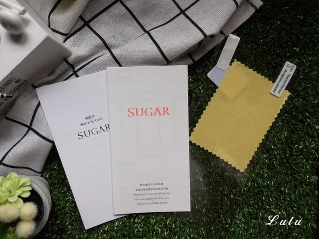 開箱文。SUGAR T50。高CP值。三鏡廣角。120°拍超廣|6.3吋高佔比螢幕|128G大容量。碳耀玻璃搭配漸層鏡面邊框設計，超質感