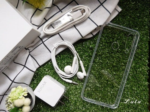 開箱文。SUGAR T50。高CP值。三鏡廣角。120°拍超廣|6.3吋高佔比螢幕|128G大容量。碳耀玻璃搭配漸層鏡面邊框設計，超質感